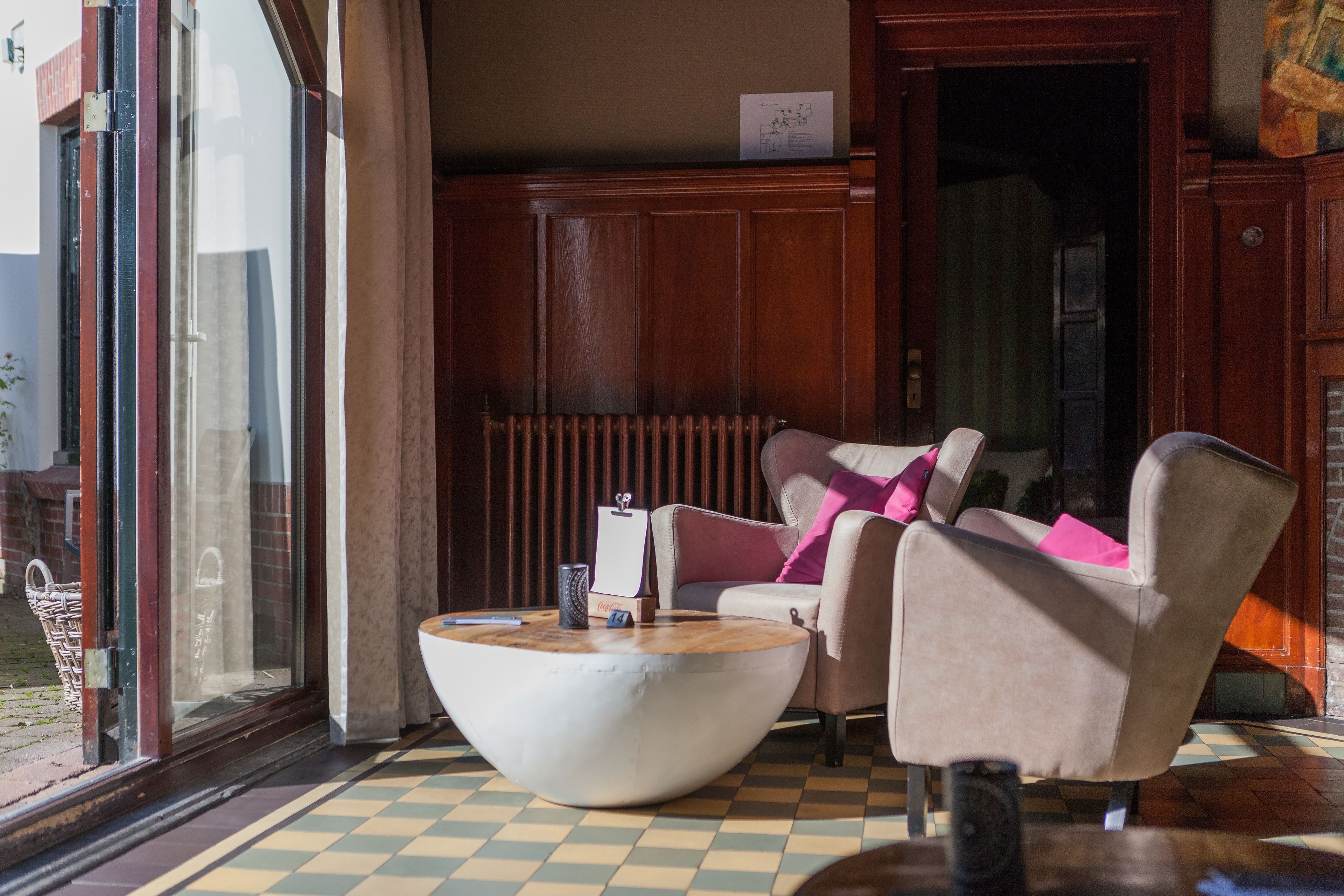 Lobby lounge