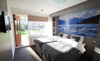 奢华双人房, 花园景观, 庭院 | 迷你吧、客房内保险箱、办公桌、笔记本电脑工作区