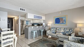 Flat-screen TV, DVD player - Island Winds East 505 by Liquid Life (Gulf Shores)