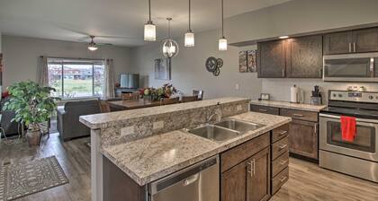 "Elegant Escape" (KING BED) Minutes From Downtown