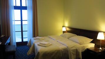 Economy Double Room | Desk, free WiFi