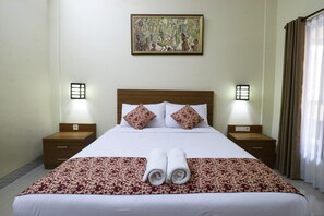 Deluxe Double Room | Desk, free WiFi, bed sheets - Raddeyapa Guest House (Canggu)