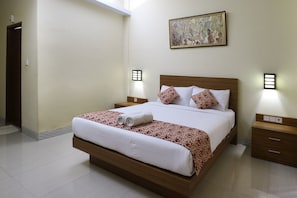 Deluxe Double Room | Desk, free WiFi, bed sheets