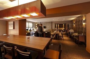 Petit déjeuner complet compris tous les jours