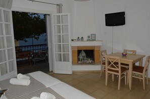 Departamento clásico | Área de sala de estar | Televisión de pantalla plana 