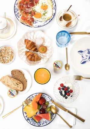 Daily buffet breakfast (EUR 39 per person) - Gran Hotel Inglés - The Leading Hotels of the World (Madrid)