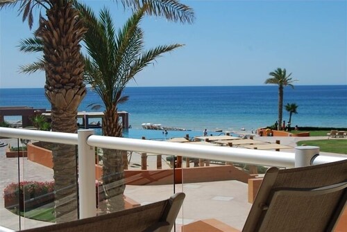 Ground Floor - 2 Master bedrooms - Huge Private Patio -next door also renting 