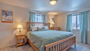 3 bedrooms, iron/ironing board, free WiFi, bed sheets