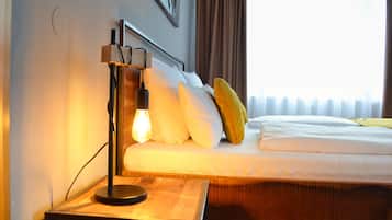 Family Quadruple Room | In-room safe, desk, laptop workspace, soundproofing