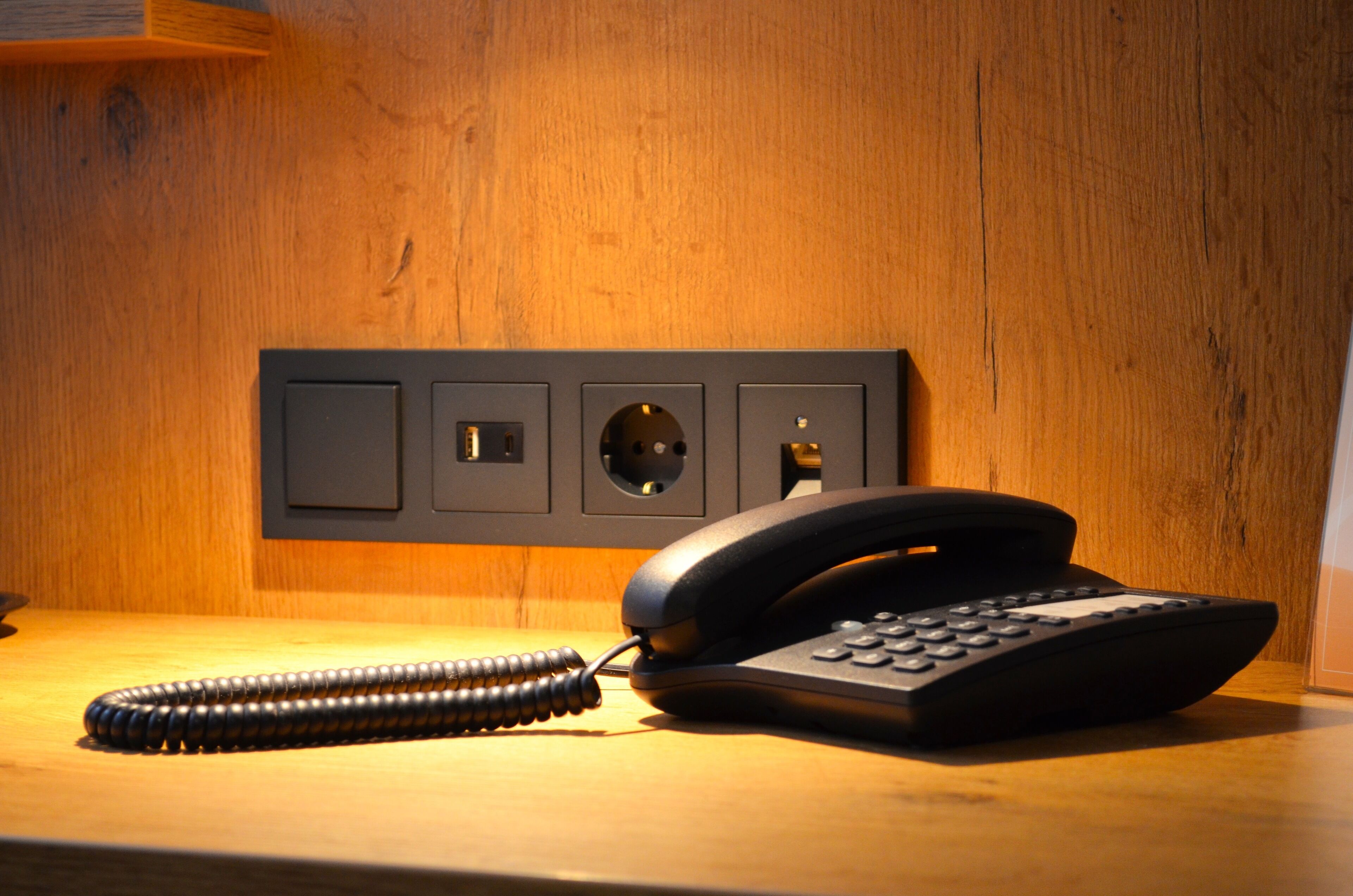 basic-singe room comfort | in-room safe, desk, laptop workspace, soundproofing