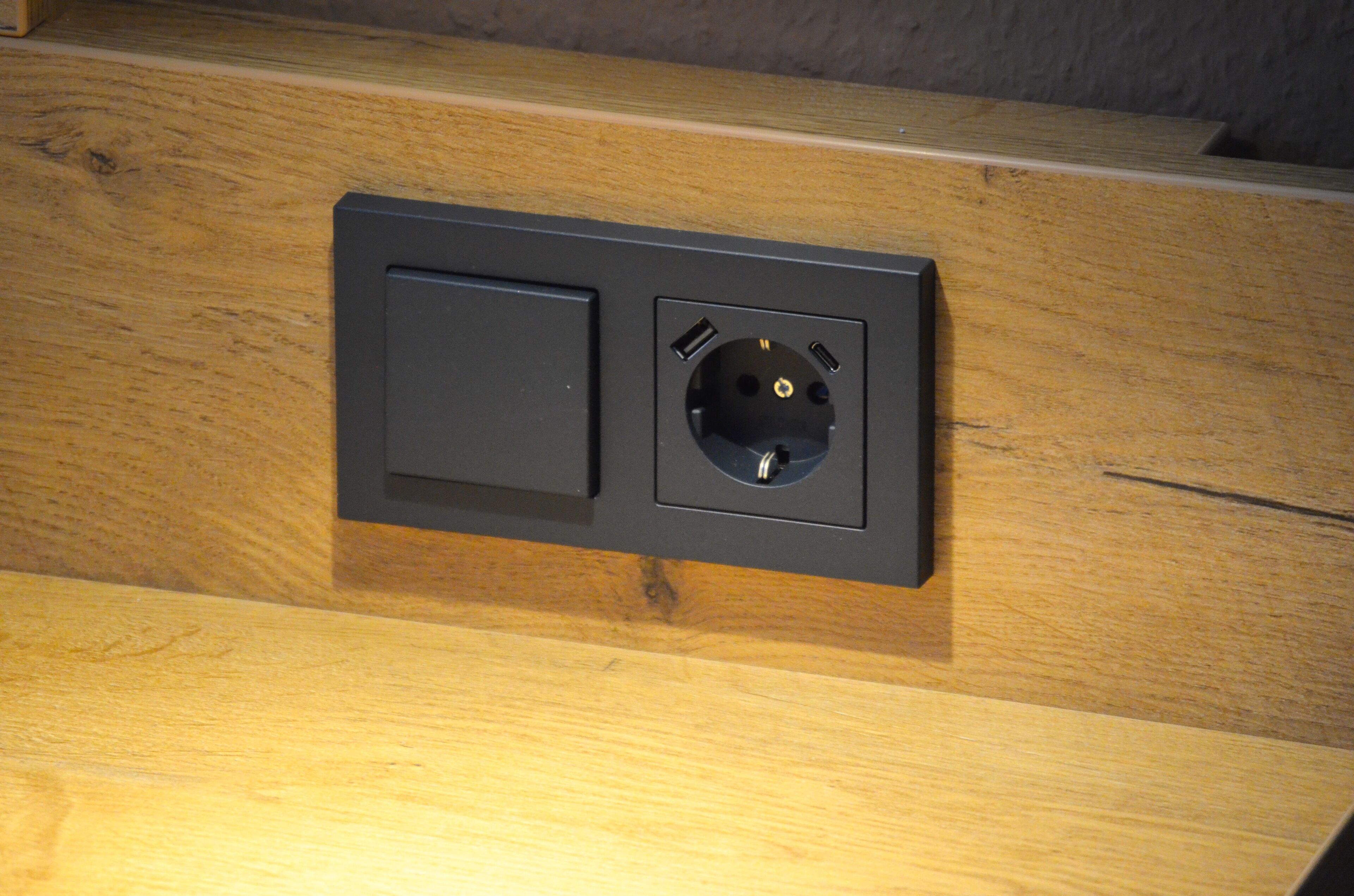 in-room safe, desk, laptop workspace, soundproofing