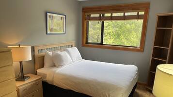 2 habitaciones, tabla de planchar con plancha y cuna de viaje