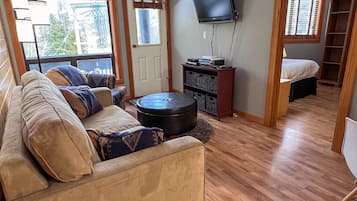 2 間睡房、熨斗/熨衫板、可攜式嬰兒床、免費 Wi-Fi