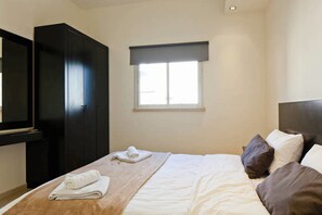 Deluxe-lejlighed - 2 soveværelser - balkon | Mørklægningsgardiner, strygejern/strygebræt