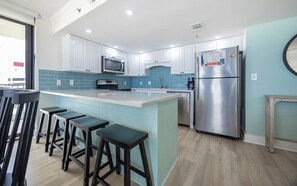 Kjøleskap, mikrobølgeovn, ovn og oppvaskmaskin