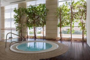 Indendørs pool