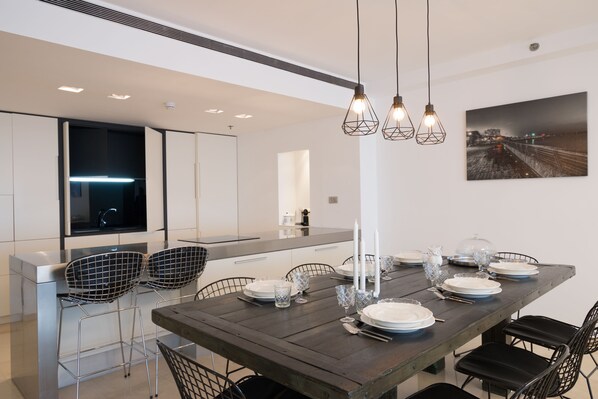 Appartement Premium, 3 chambres, vue mer | Restauration dans la chambre
