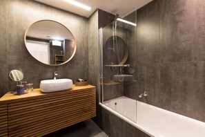 Premium Apartment, 3 Bedrooms, Sea View | Bathroom | Separate bathtub and shower, deep-soaking bathtub, free toiletries - High Class Condo at Marina by FeelHome (Herzliya)
