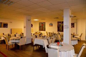 Breakfast, lunch and dinner served - X Mountain Lodge Erciyes (Hacilar)