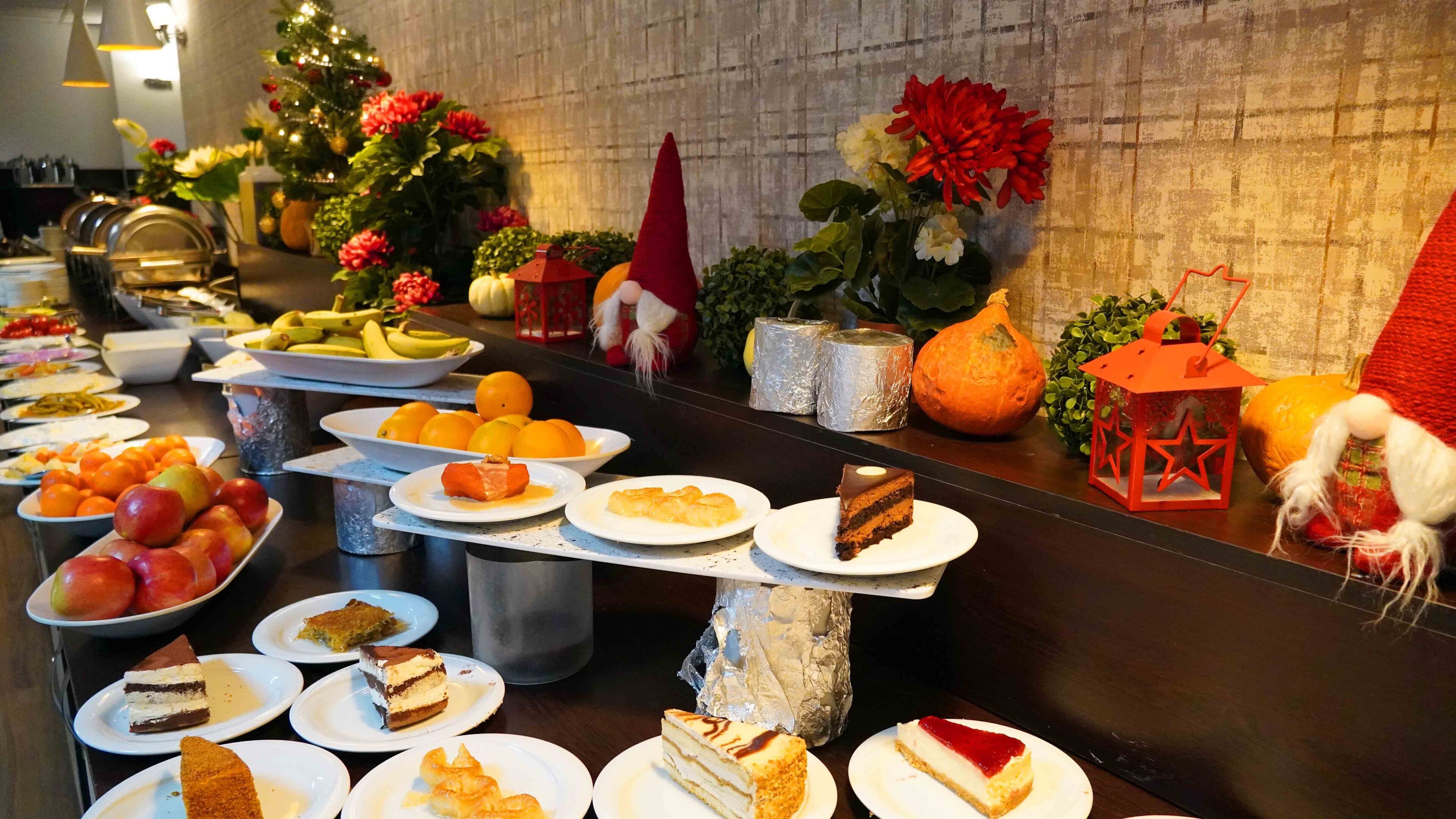 Petit déjeuner, déjeuner et dîner servis sur place