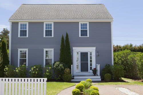 Beautifully furnished & impeccably maintained 5 bed, 3 1/2 bath Nantucket home 