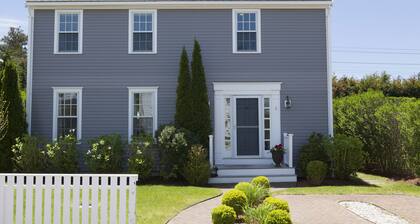 Beautifully furnished & impeccably maintained 5 bed, 3 1/2 bath Nantucket home