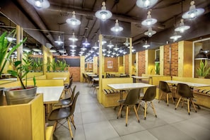 Sarapan Eropah setiap hari (RUB 300 seorang)