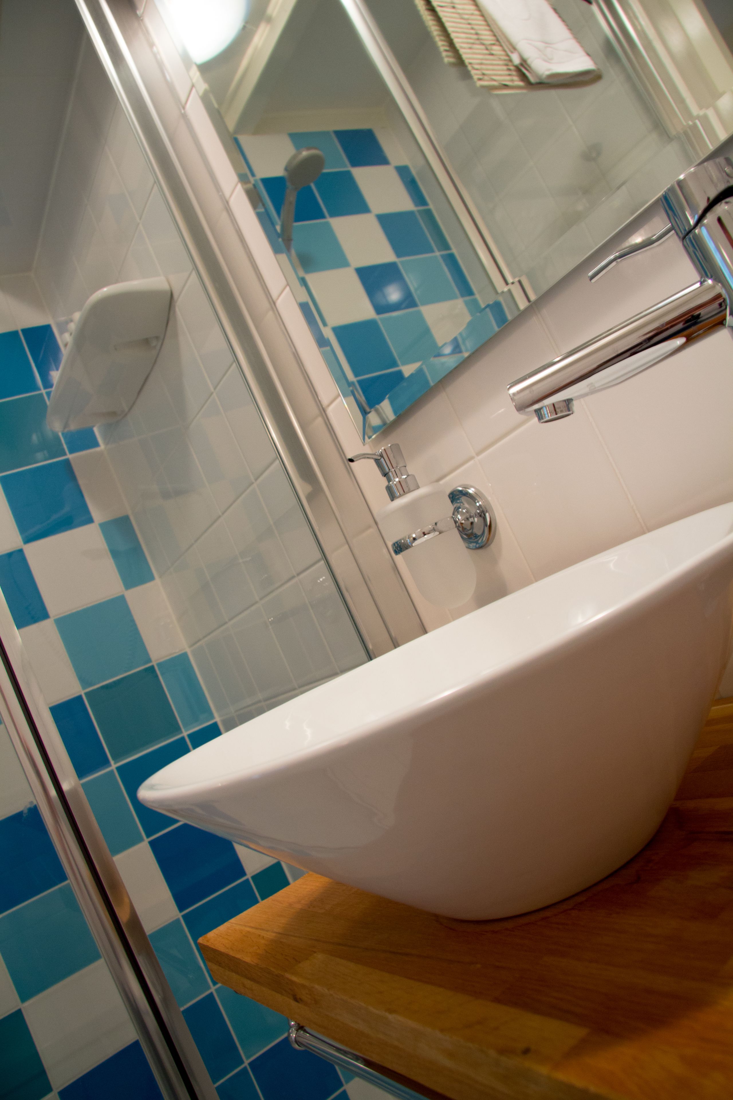 family apartment, 3 bedrooms | bathroom sink