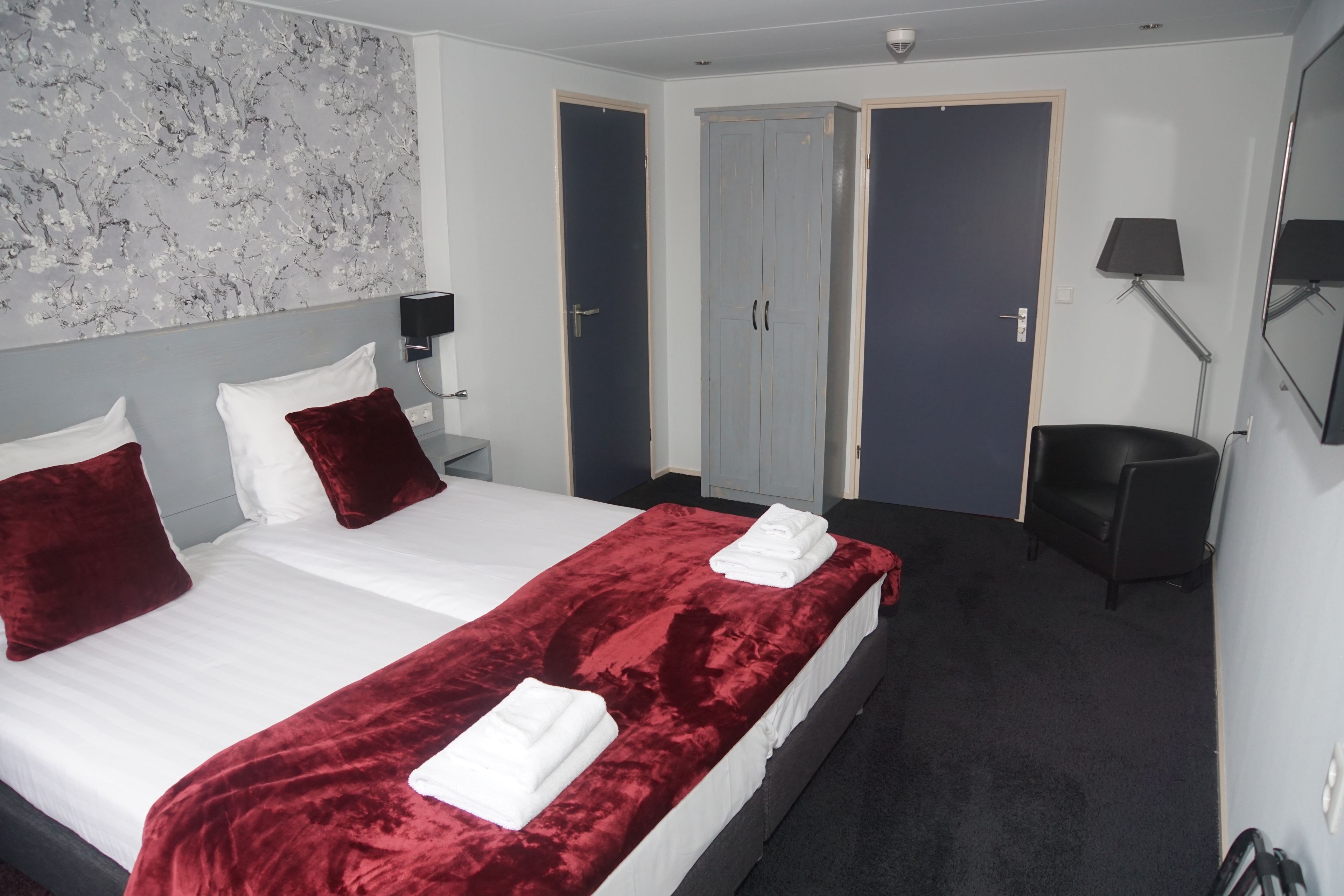 family room | desk, iron/ironing board, cots/infant beds, rollaway beds