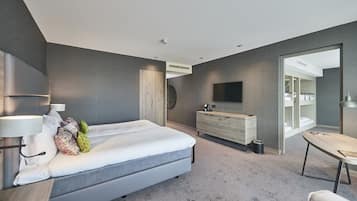 1 chambre, minibar, coffres-forts dans les chambres, bureau
