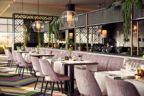 2 restaurants; breakfast, lunch, and dinner served