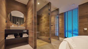 Superior Family Room | Bad | Toalettartikler (inkludert), hårføner, håndklær og såpe