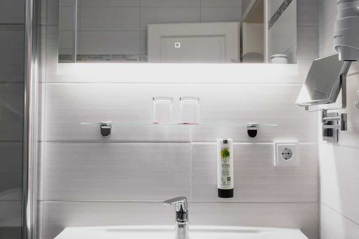 shower, free toiletries, hair dryer, bathrobes