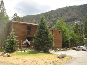 Exterior - Frisco - Sleeps 10. Best value in Frisco! 2 blocks to Main St, 10 min to Copper. (Frisco)