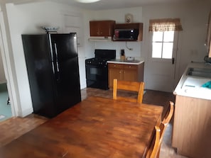 Fridge, microwave, oven, stovetop - A Quiet Private Home With All Your Needs Fulfilled. Fun Year-round Destination  (Stoney Creek)