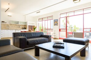 Premium Penthouse, 4 Bedrooms, City View | Living area