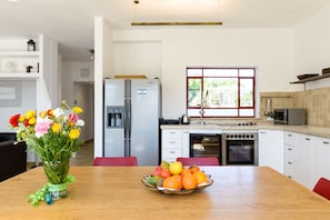 Penthouse Premium, 4 chambres, vue ville | Cuisine privée | Grand réfrigérateur, micro-ondes, four, plaque de cuisson