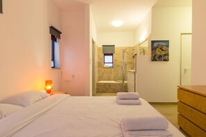 Appartement Penthouse Prestige, 4 chambres, vue sur la ville | 4 chambres, bureau, rideaux d’obscurcissement, fer et planche à repasser