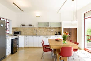Premium Penthouse, 4 Bedrooms, City View | Private kitchen
