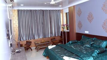 Phòng Elite | Bộ đồ giường cao cấp, bàn, bàn ủi/dụng cụ ủi quần áo