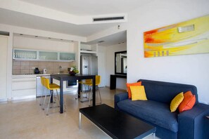 Living area - Balcony & Comfort by FeelHome (Tel Aviv)