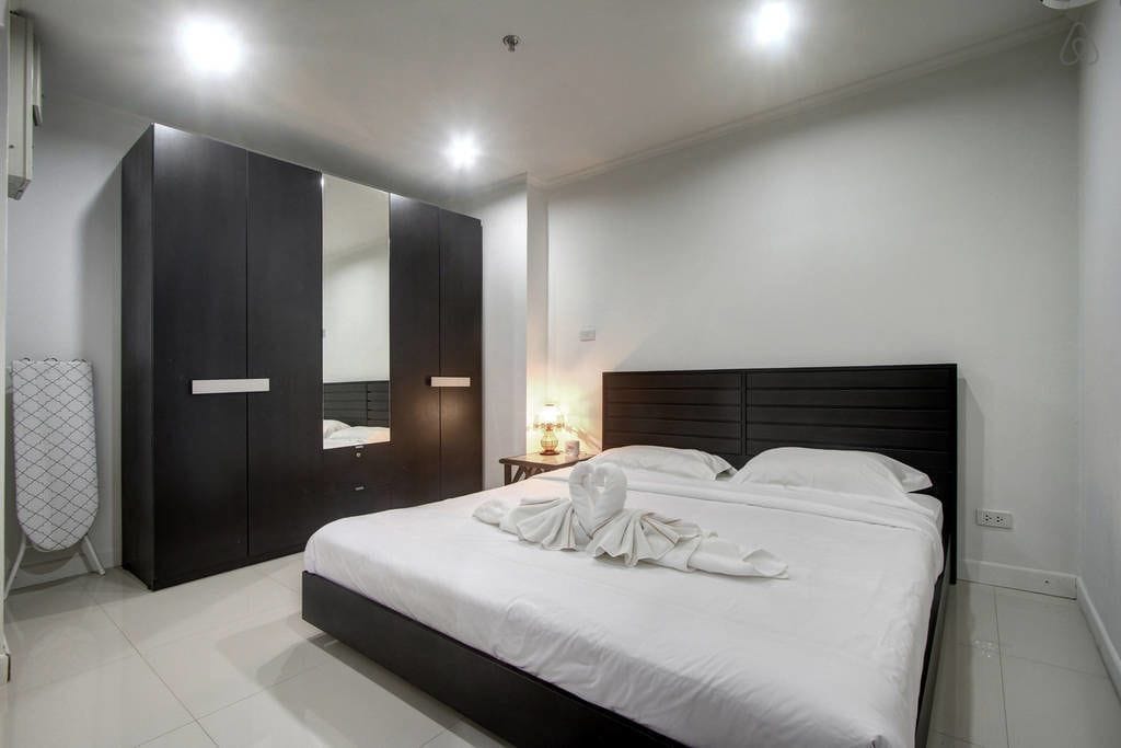 2 Bedrooms Apartment with Sea View | Brankas, kedap suara, setrika/meja setrika, dan Wi-Fi gratis