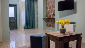 Comfort Quadruple Room | Living area