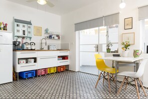 Comfort-Apartment, 1 Schlafzimmer, Erdgeschoss | Eigene Küche | Großer Kühlschrank, Ofen, Herdplatte