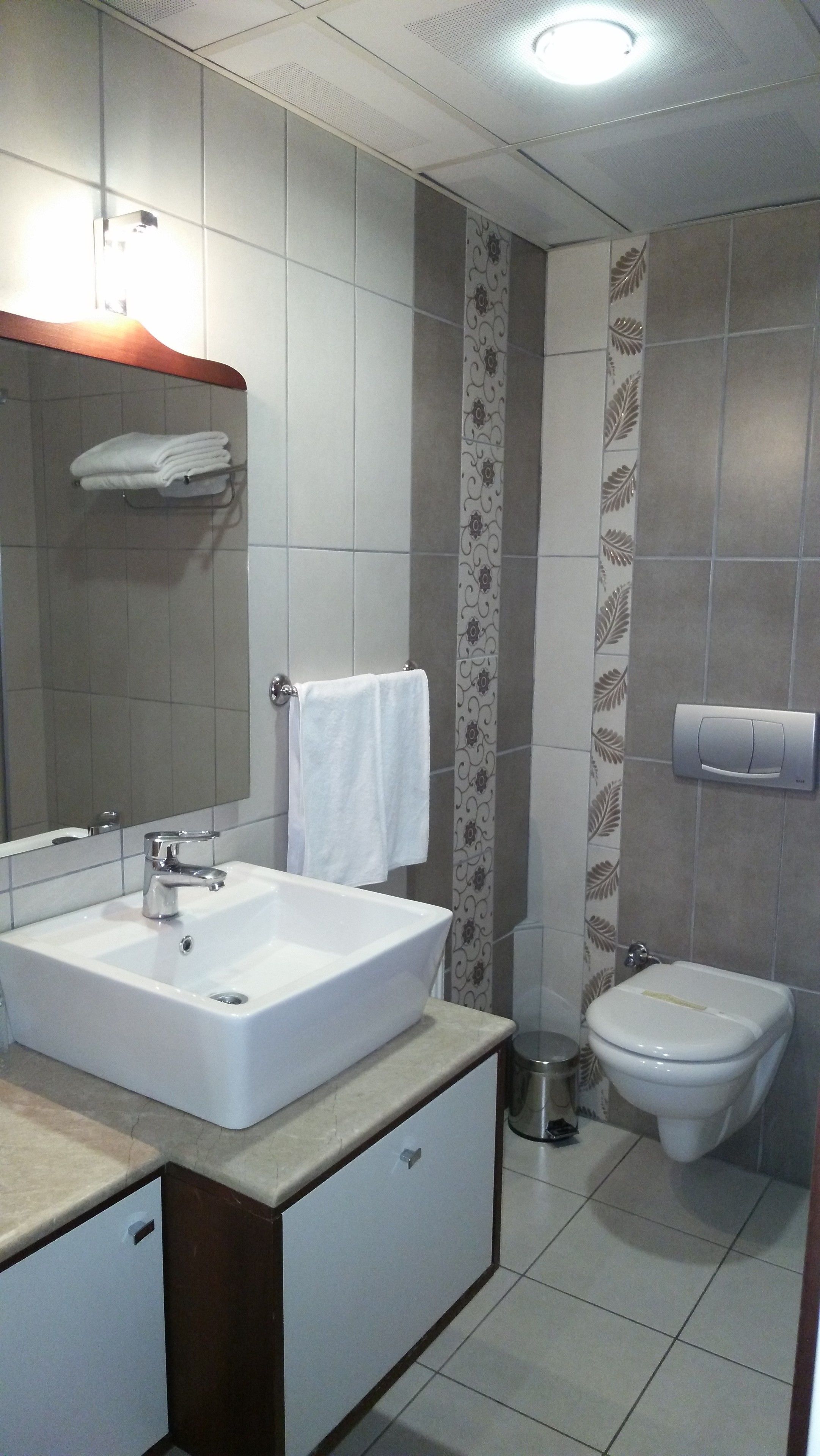 shower, free toiletries, hair dryer, slippers