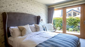 Standard Room, 1 Double Bed | Desk, soundproofing, iron/ironing board, free WiFi