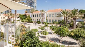 Land view from property - Terrace & View on Dallal square by FeelHome (Tel Aviv)