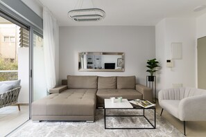 Apartamento design, 1 quarto | Área de estar | Smart TV, Netflix