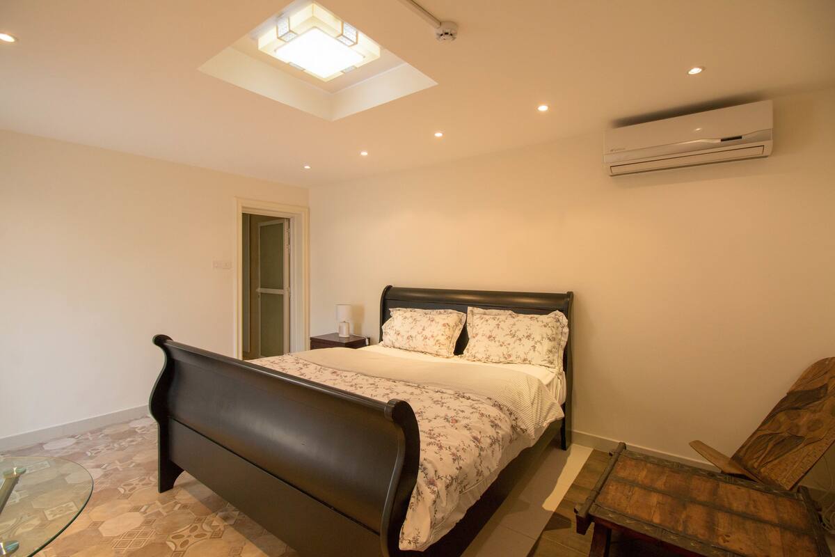 Deluxe-Doppelzimmer, zum Innenhof hin | 1 Schlafzimmer, Schreibtisch, Bügeleisen/Bügelbrett, kostenloses WLAN