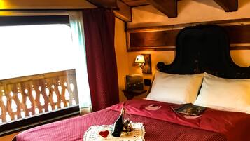 Romantische Suite | Daunenbettdecken, individuell dekoriert, individuell eingerichtet